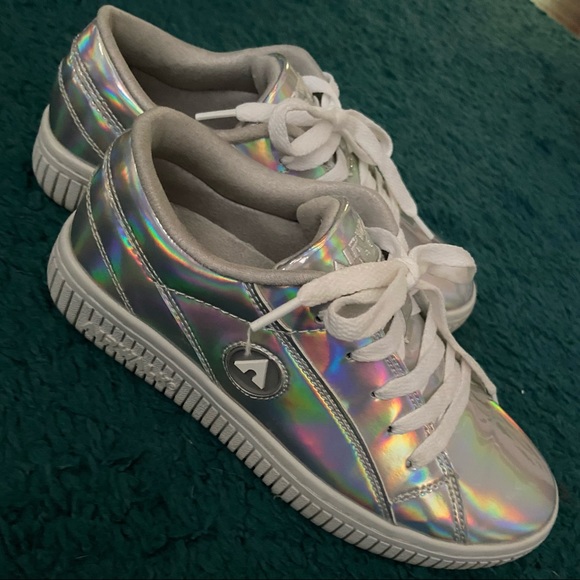 Women’s size 6 sneakers - Picture 1 of 6